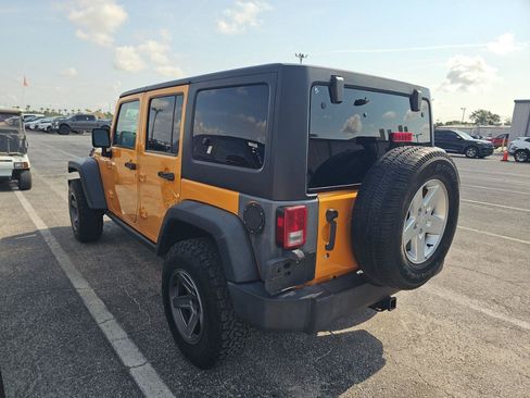 Used 2013 Jeep Wrangler Unlimited Rubicon w/ Connectivity Group AWD/4WD image 8