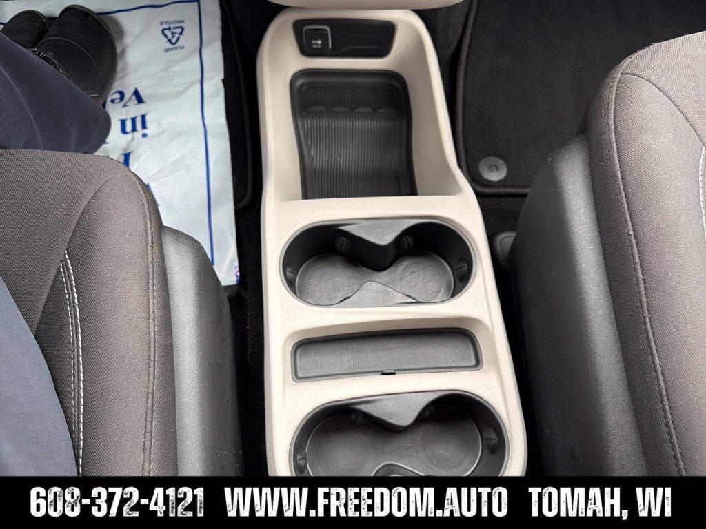 Used 2023 Chrysler Voyager LX FWD image 21