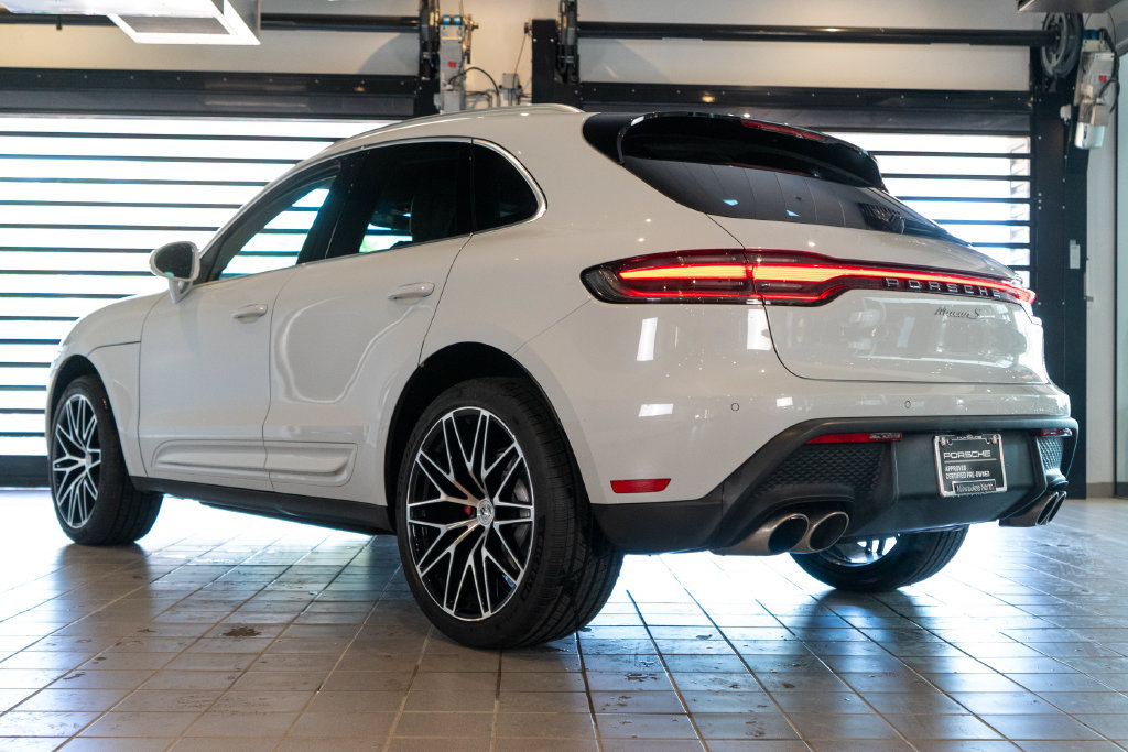 Certified 2023 Porsche Macan S AWD/4WD image 3