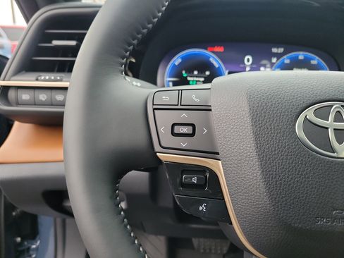 New 2025 Toyota Crown Signia image 22