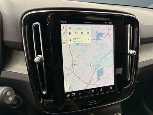 Certified 2024 Volvo XC40 B5 Plus w/ Protection Package image 29