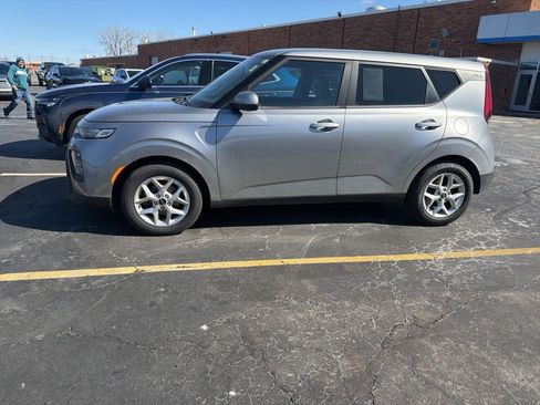 Used 2022 Kia Soul LX w/ Technology Package image 1