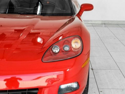 Used 2007 Chevrolet Corvette Coupe w/ Performance Package RWD image 35