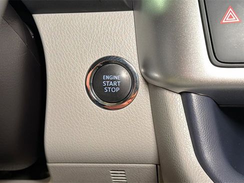 Used 2017 Toyota Highlander XLE image 28