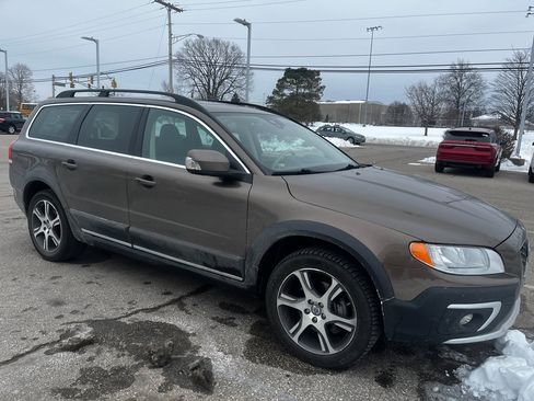 Used 2015 Volvo XC70 T6 Premier Plus image 1