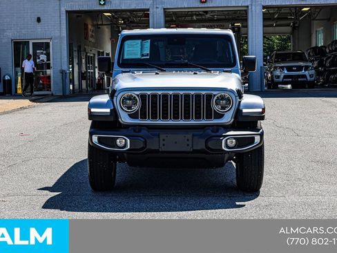 Used 2024 Jeep Wrangler Sahara image 12