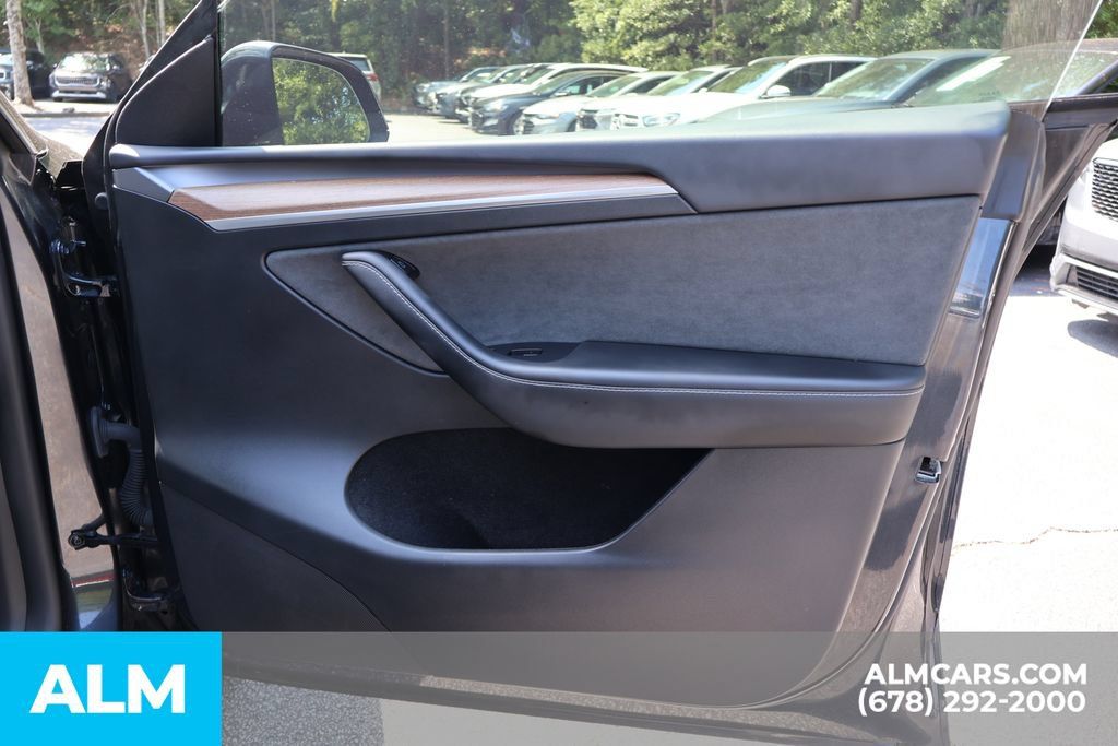 Used 2025 Tesla Model Y Long Range AWD/4WD image 30