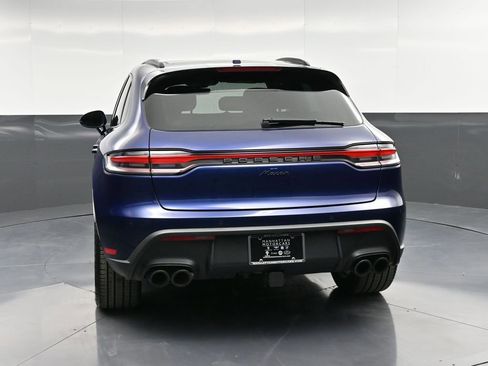 Certified 2025 Porsche Macan AWD/4WD image 7