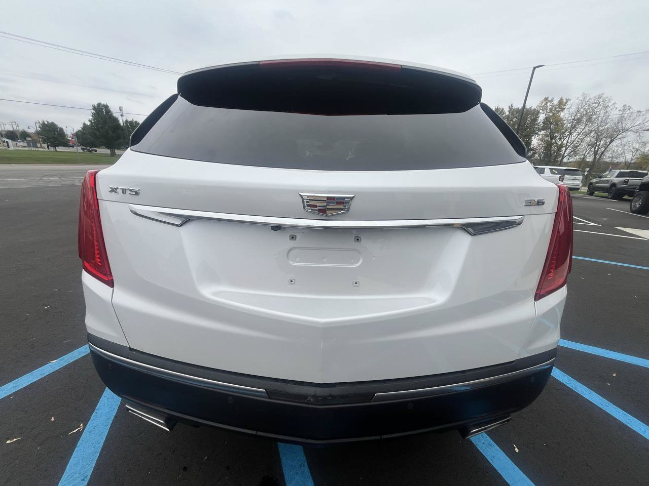 Used 2017 Cadillac XT5 FWD image 6