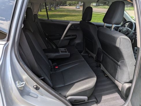 Used 2018 Toyota RAV4 LE image 25