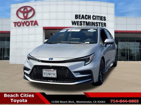 Certified 2025 Toyota Corolla SE w/ SE Premium Package image 5