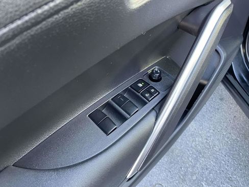 Used 2024 Toyota Corolla Cross LE FWD image 27