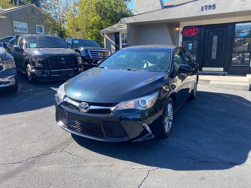 Used 2016 Toyota Camry XLE image 2