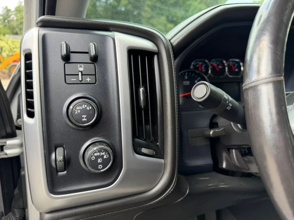 Used 2018 GMC Sierra 1500 SLT w/ SLT Premium Package AWD/4WD image 28