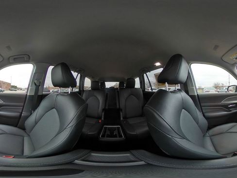 Used 2025 Toyota Grand Highlander FWD image 42