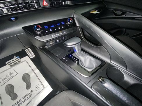 Used 2025 Hyundai Elantra Sport image 19