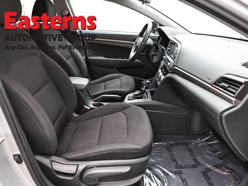 Used 2019 Hyundai Elantra SE w/ Cargo Package FWD image 24