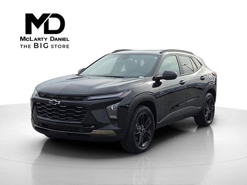 Used 2024 Chevrolet Trax ACTIV w/ Sunroof Package image 2