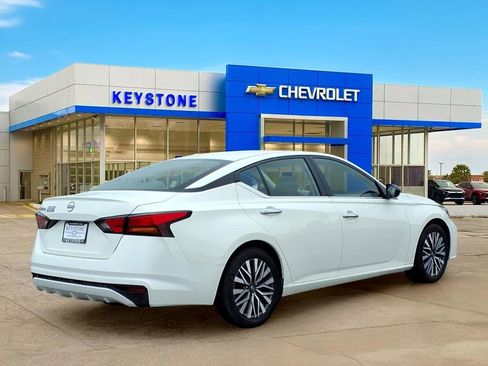 Used 2025 Nissan Altima 2.5 SV FWD image 7