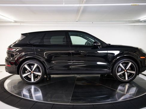 Certified 2026 Porsche Cayenne AWD/4WD image 8