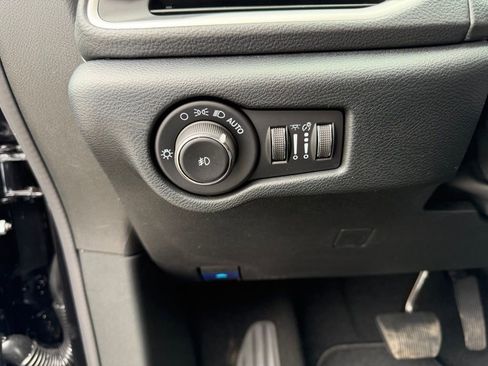 New 2026 Chrysler Pacifica Select image 17