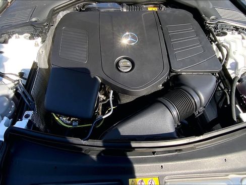 Used 2025 Mercedes-Benz C 300 4MATIC Sedan image 15