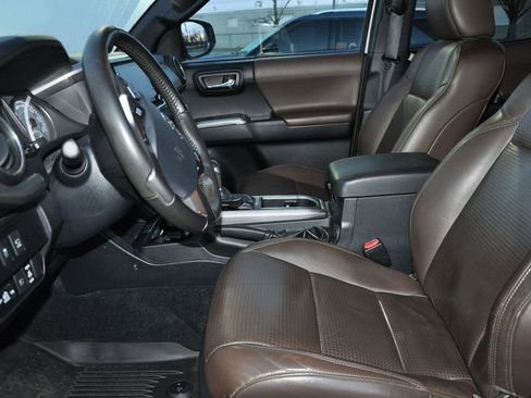 Used 2020 Toyota Tacoma Limited image 11