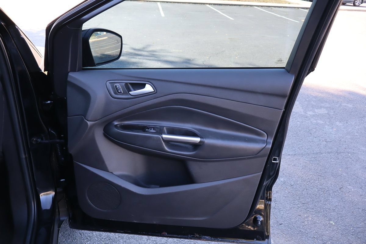 Used 2017 Ford Escape SE w/ Equipment Group 201A AWD/4WD image 26
