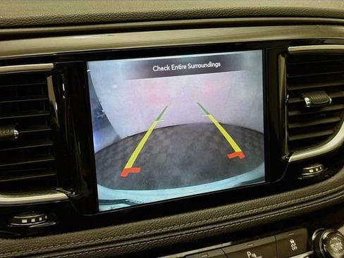 Used 2020 Chrysler Pacifica Limited FWD image 14