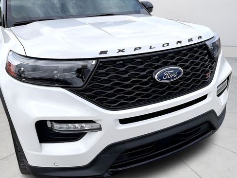 Used 2023 Ford Explorer ST w/ Equipment Group 401A AWD/4WD image 31