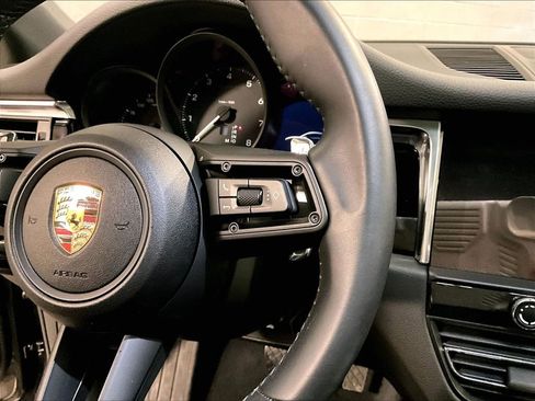 Used 2025 Porsche Macan image 24