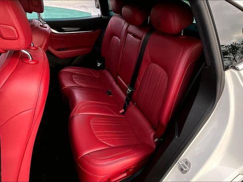 Used 2021 Maserati Levante image 21