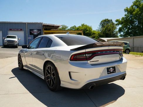 Used 2019 Dodge Charger Scat Pack RWD image 4