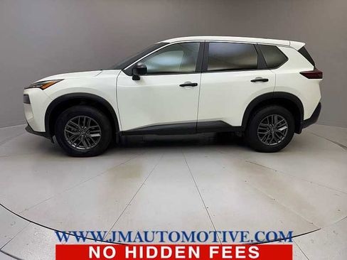 Used 2023 Nissan Rogue S image 2