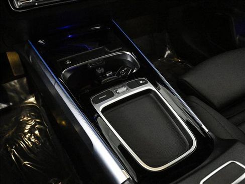 Certified 2025 Mercedes-Benz GLB 250 4MATIC w/ Exclusive Package image 13