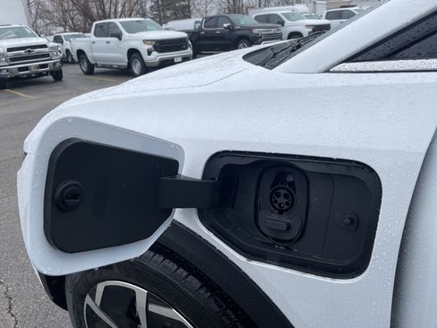 New 2026 Chevrolet Equinox EV LT FWD image 10