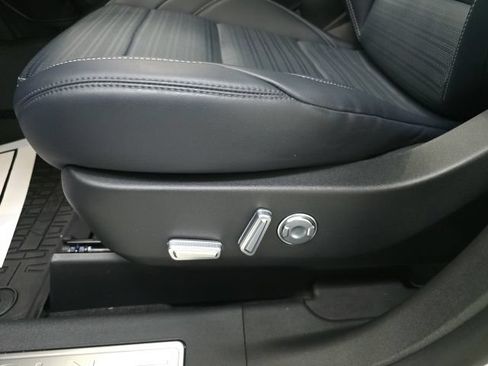 Used 2025 Lincoln Nautilus Reserve AWD/4WD image 17