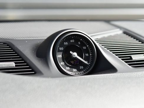 Certified 2025 Porsche Cayenne Coupe image 28