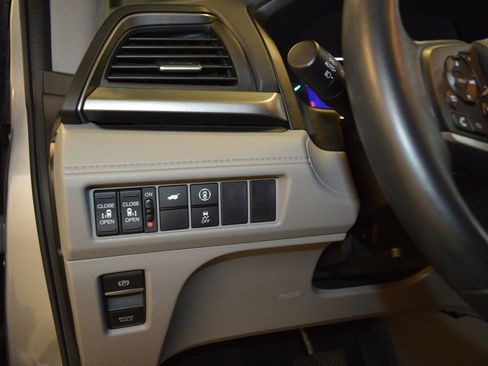 Used 2024 Honda Odyssey EX-L image 17