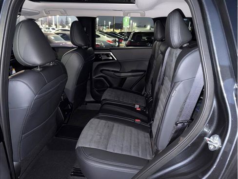 Used 2025 Mitsubishi Outlander SE Tech Pacakge image 12