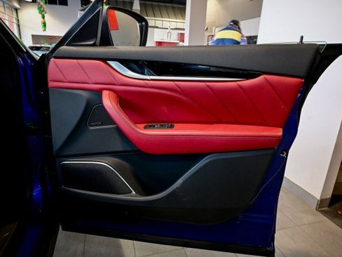 Used 2020 Maserati Levante image 29