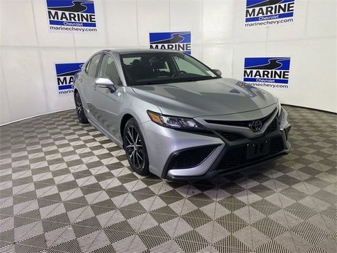Used 2021 Toyota Camry SE w/ Convenience Package image 1