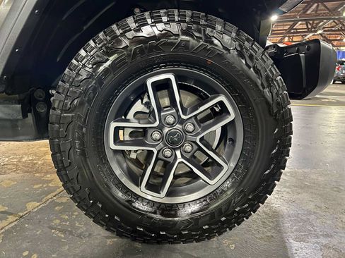 Used 2026 Jeep Gladiator Mojave AWD/4WD image 9