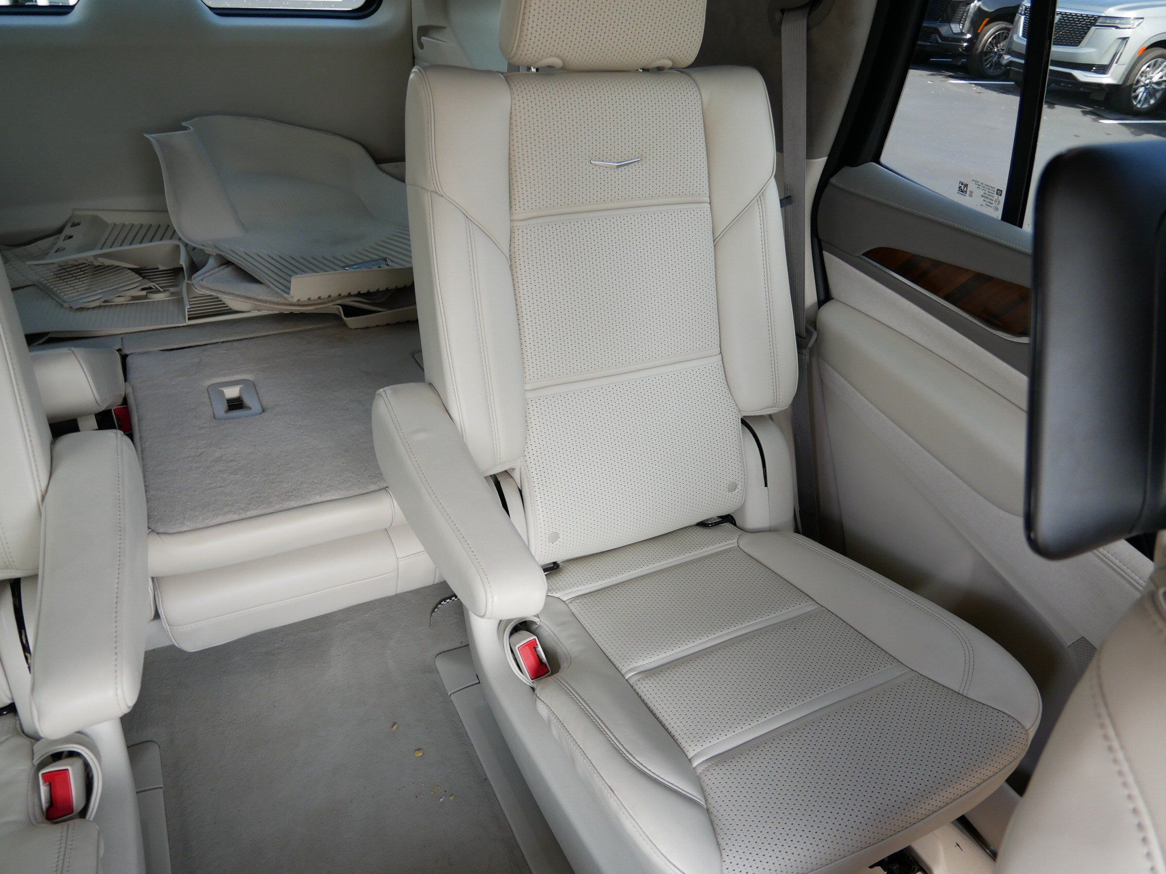 Certified 2024 Cadillac Escalade Sport Platinum w/ LPO, ONYX Package AWD/4WD image 14