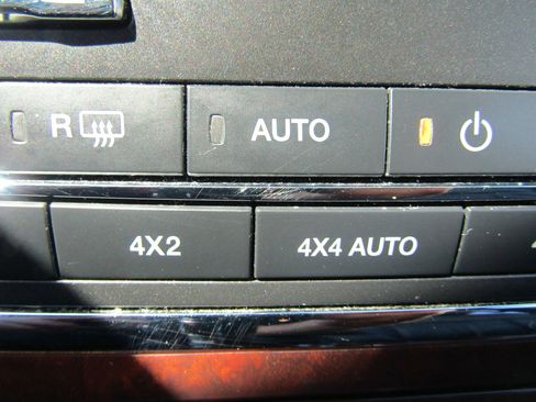 Used 2016 Lincoln Navigator L Select image 32