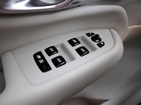 New 2025 Volvo XC90 T8 Plus w/ Protection Package Premier image 21