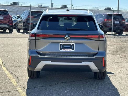 New 2025 Volkswagen Tiguan SE FWD image 4