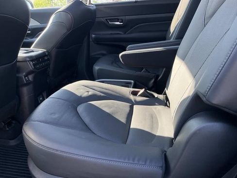 Used 2024 Toyota Grand Highlander Limited image 21