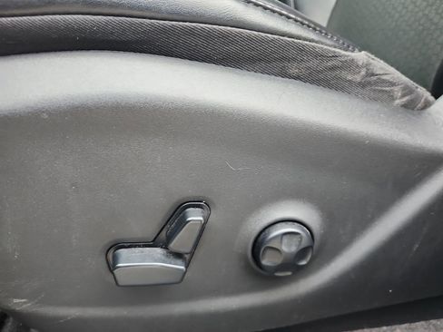 Used 2020 Jeep Cherokee Latitude Plus w/ Comfort/Convenience Group image 14