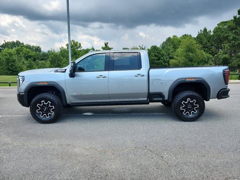 Used 2026 GMC Sierra 2500 AT4X AWD/4WD image 2